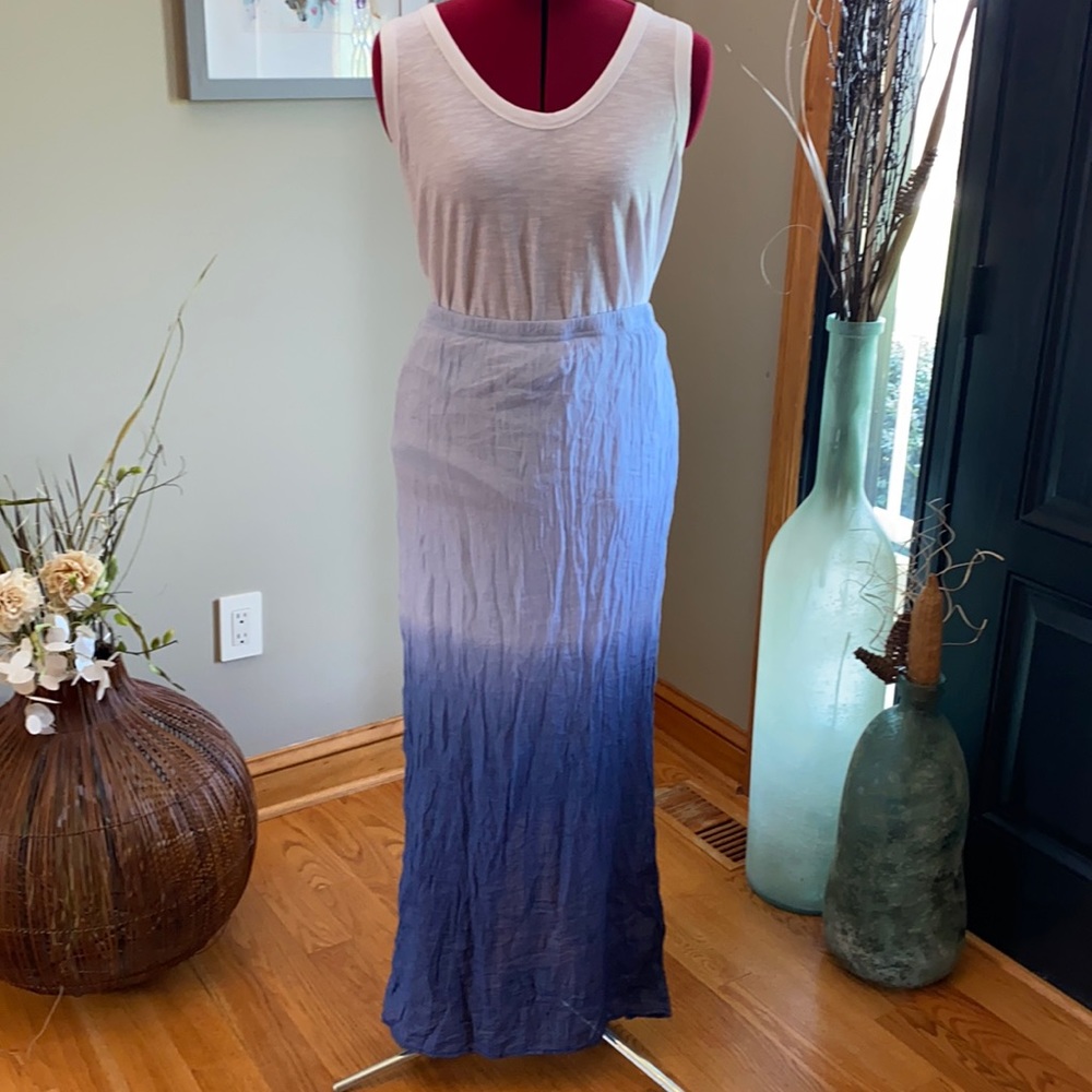 Maxi skirt in ombré blue. Size L